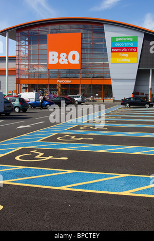 Parcheggio disabili baie nuovissimo b e q diy store chesterfield derbyshire England Regno unito Gb Foto Stock