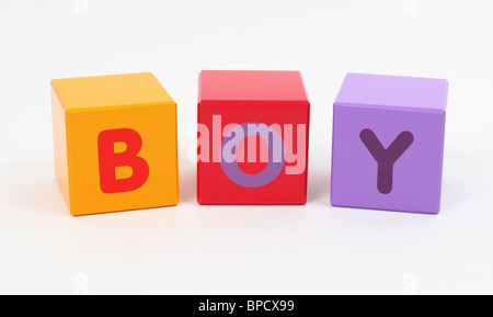 Parola BOY wrtitten con lettera in legno blocchi Foto Stock