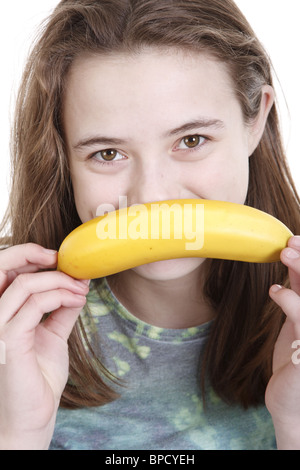 Teen ragazza con una banana come un baffi Foto Stock