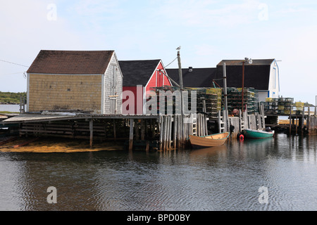 Baracche di pesce a rocce blu vicino a Lunenburg, Mahone Bay, Nova Scotia, Canada, America del Nord. Foto di Willy Matheisl Foto Stock