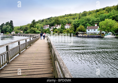 Passerella sul Fiume Tamigi a serratura marsh ,Henley Foto Stock