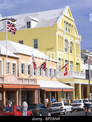 Color pastello edifici coloniali, Front Street, Hamilton, parrocchia di Pembroke, Bermuda Foto Stock