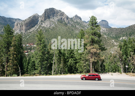 La guida in Mt Charleston area del Nevada vicino a Las Vegas, STATI UNITI D'AMERICA Foto Stock