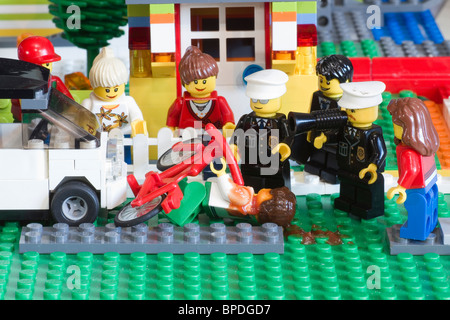 Un ciclista è caduto dalla sua bicicletta a Legoland e gravemente ferito Foto Stock