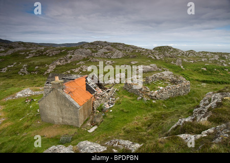 Il abbandonato rovinato crofting frazione a Roisinis su Eriskay, Ebridi Esterne, Western Isles. La Scozia. SCO 6394 Foto Stock