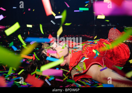 Romeo DanceCheetah (US Champ) esegue presso la US Air Guitar Championships di New York City di Irving Plaza. Luglio 22, 2010. Foto Stock