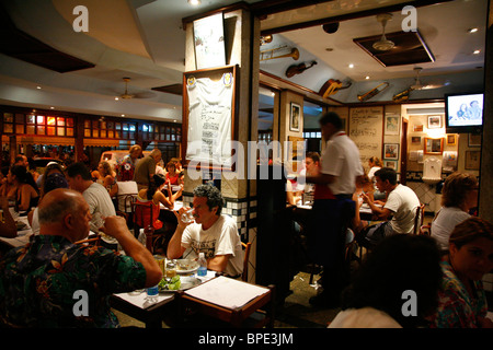 Il famoso 'A Garota de Ipanema' bar di Rio de Janeiro in Brasile. Foto Stock