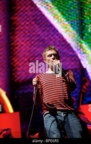 Damon Albarn dei Gorillaz a Glastonbury 2010 Foto Stock