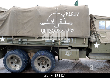 Noi camion militare con Killroy graffiti Foto Stock