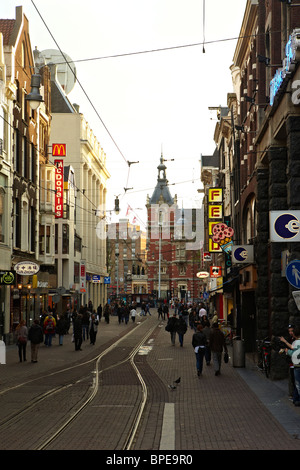 Leidsestraat guardando verso piazza Leidseplein in Amsterdam Foto Stock