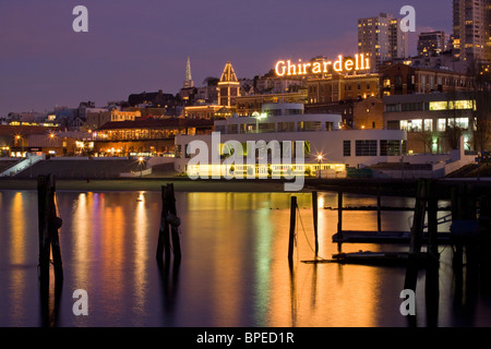 Stati Uniti, California, San Francisco, Parco Acquatico litorale, S.F. Museo marittimo, Ghirardelli Square Shopping Complex Foto Stock