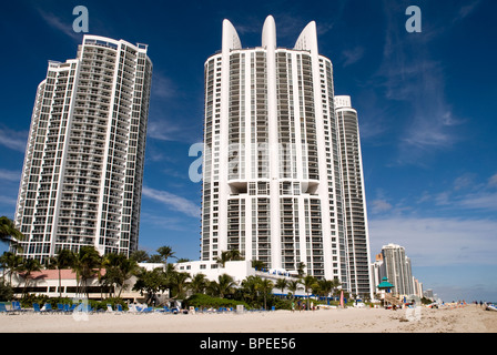 Alberghi sulla spiaggia in Sunny Isles, Miami. Foto Stock