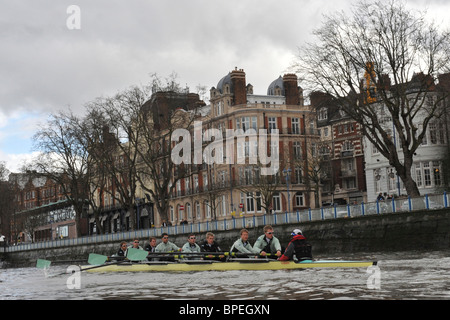 Aprile 2 ,2010 . Università di Cambridge sessione di formazione Tideaway durante la settimana. La 156Xchanging University Boat Race. Foto Stock