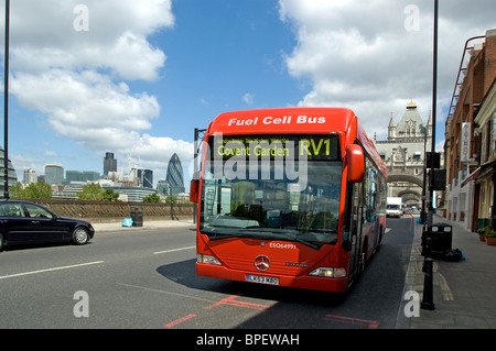 Zero emissioni Mercedes Benz idrogeno di autobus a celle a combustibile in Londra Foto Stock