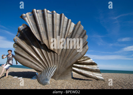 Ritaglio di una scultura per celebrare Benjamin Britten da Maggi Hambling Foto Stock