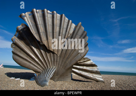 Ritaglio di una scultura per celebrare Benjamin Britten da Maggi Hambling Foto Stock