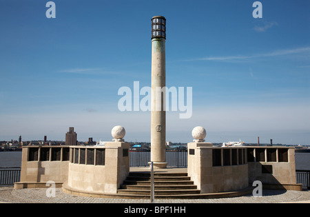 Commonwealth War Graves memorial sul fiume Mersey in Liverpool Regno Unito Foto Stock