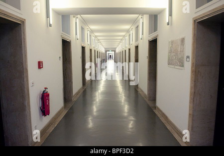 Interno della storica del ministero delle Finanze o Bundesministerium der Finanzen in Mitte Berlino Germania Foto Stock