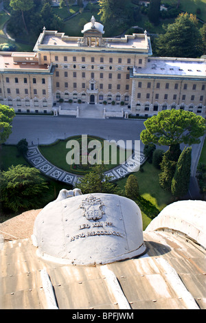 Vaticano - Roma - Palazzo Governatorato e dettagli dalla cupola di st. Peters cathedral Foto Stock