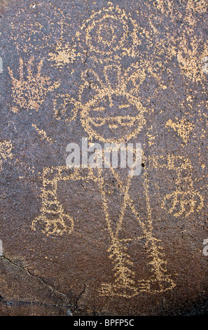 Incisioni rupestri a Piedras Marcadas Canyon presso Petroglyph National Monument, Albuquerque, Nuovo Messico, STATI UNITI D'AMERICA Foto Stock