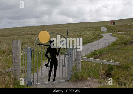 Il percorso fino a Barpa Langais sepoltura antica cairn sull'Isola di North Uist, nei pressi di Lochmaddy SCO 6447 Foto Stock