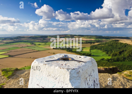 La vista dalla Roseberry Topping e il Trig. Puntare in alto, guardando verso nord in direzione di Middlesbrough, Cleveland, Inghilterra Foto Stock