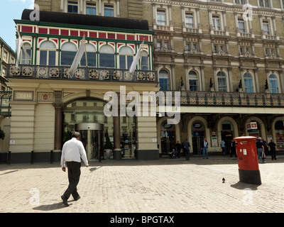 Londra Inghilterra La stazione di Charing Cross e Hotel Foto Stock