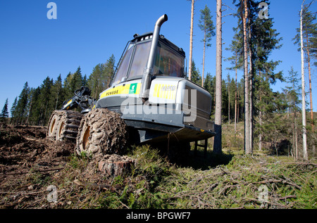 Ponsse Beaver forest harvester a chiara-sito di taglio , Finlandia Foto Stock