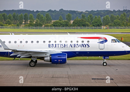 BA Cityflyer G-LCYG Embraer E170 STD all'aeroporto di Edimburgo sul lato Foto Stock