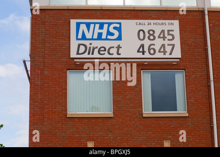 NHS Direct. Il governo del Regno Unito conferma i piani per i rottami il NHS Direct helpline. Foto Stock