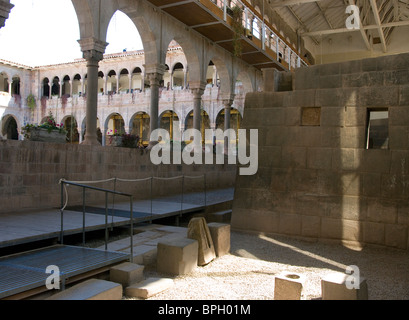 Il Perù. Cusco. Rovine Inca di Koricancha. Convento di Santo Domingo. Foto Stock