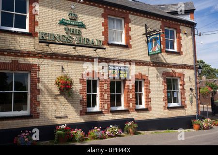 Il Kings Head pub a Moulton villaggio nel Suffolk, Regno Unito Foto Stock