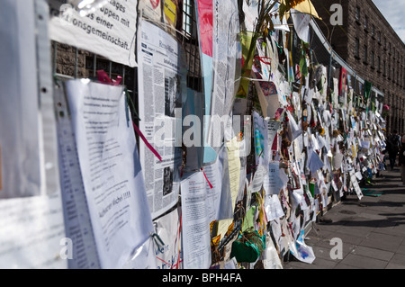 Stoccarda - 28 agosto: dimostrazione contro S21 di fronte parzialmente decostruito la stazione principale 28 Agosto, 2010 Foto Stock