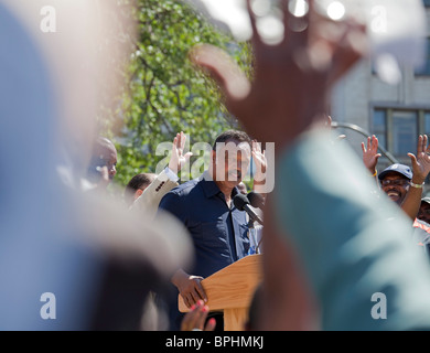 Marzo i lavori per la pace e la giustizia organizzato da United Auto lavoratori e spingere arcobaleno Foto Stock