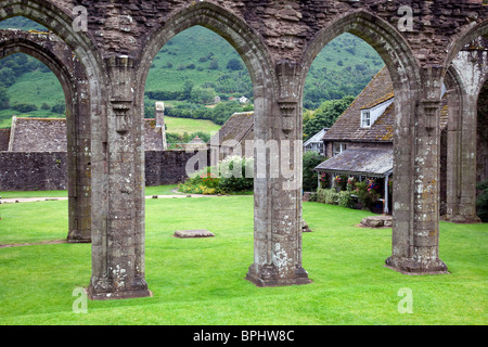 Llanthony Priory; Brecon Beacons; Galles; prese forma sentiero adiacente Foto Stock