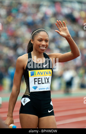 Allyson Felix vincendo il 400m donne la corsa a Aviva London Grand Prix, il Crystal Palace di Londra. 2010. Foto Stock