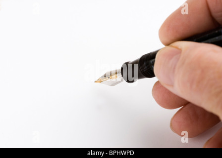 Penna stilografica in mano mans. Foto Stock