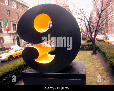 Il pubblico arte scultura "1 attraverso 0' su Park Avenue e dall'artista Robert Indiana Foto Stock