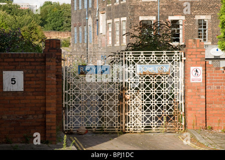 Royal Doulton cancelli di fabbrica Burslem Stoke-on-Trent Staffordshire REGNO UNITO Foto Stock