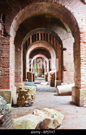 Santa Maria Capua Vetere anfiteatro nella città di Capua, Italia nel dicembre 2009. Foto Stock