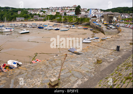 Vista sul porto di mare holiday resort di New Quay Ceredigion West Wales UK Foto Stock