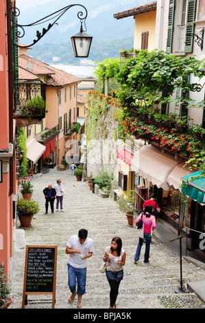 Shopping street, Bellagio Lago di Como, Lombardia, Italia Foto Stock