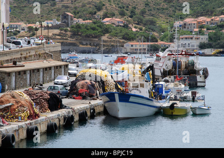 Port Vendres una cittadina di pescatori e località di villeggiatura balneare sulla Cote Vermeille Sud della Francia Foto Stock