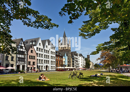 Città vecchia di Colonia, nella Renania settentrionale-Vestfalia, Germania Foto Stock