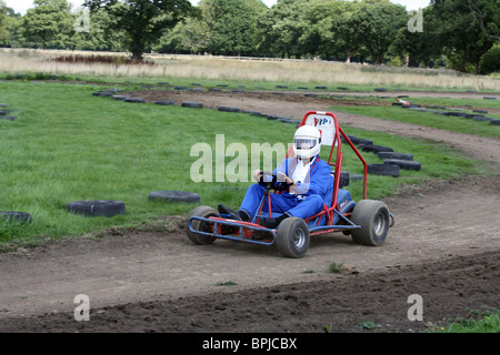 Go-karter racing in pista, VIP karting, Nord dell Inghilterra club avventura Foto Stock