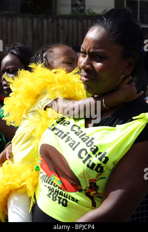 Madre e figlia al carnevale di Notting Hill 2010 Foto Stock