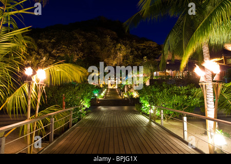 Ingresso al lodge principale a Bora Bora Nui Resort. Foto Stock