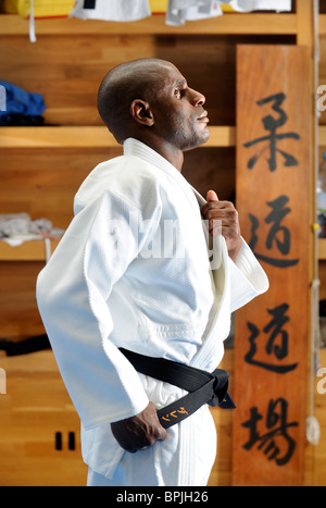 Il cieco judo giocatore Darren Harris che rappresenteranno il GB alle paraolimpiadi di Pechino, nella foto con il Team di formazione del bagno facil Foto Stock