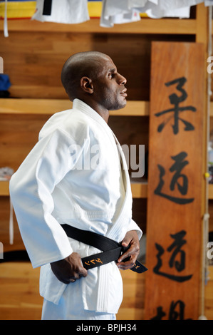 Il cieco judo giocatore Darren Harris che rappresenteranno il GB alle paraolimpiadi di Pechino, nella foto con il Team di formazione del bagno facil Foto Stock