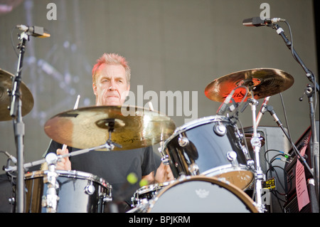 Sacramento, CA - luglio 17,2008: il batterista pete thomas esegue sul palco al sonno anfiteatro del treno in marysville, ca Foto Stock